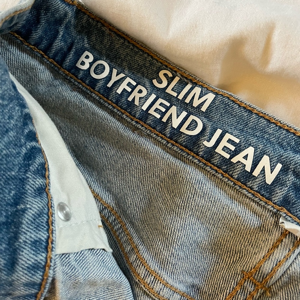 J.Crew NWT Slim Boyfriend light blue jean. Size 24, ~38 length